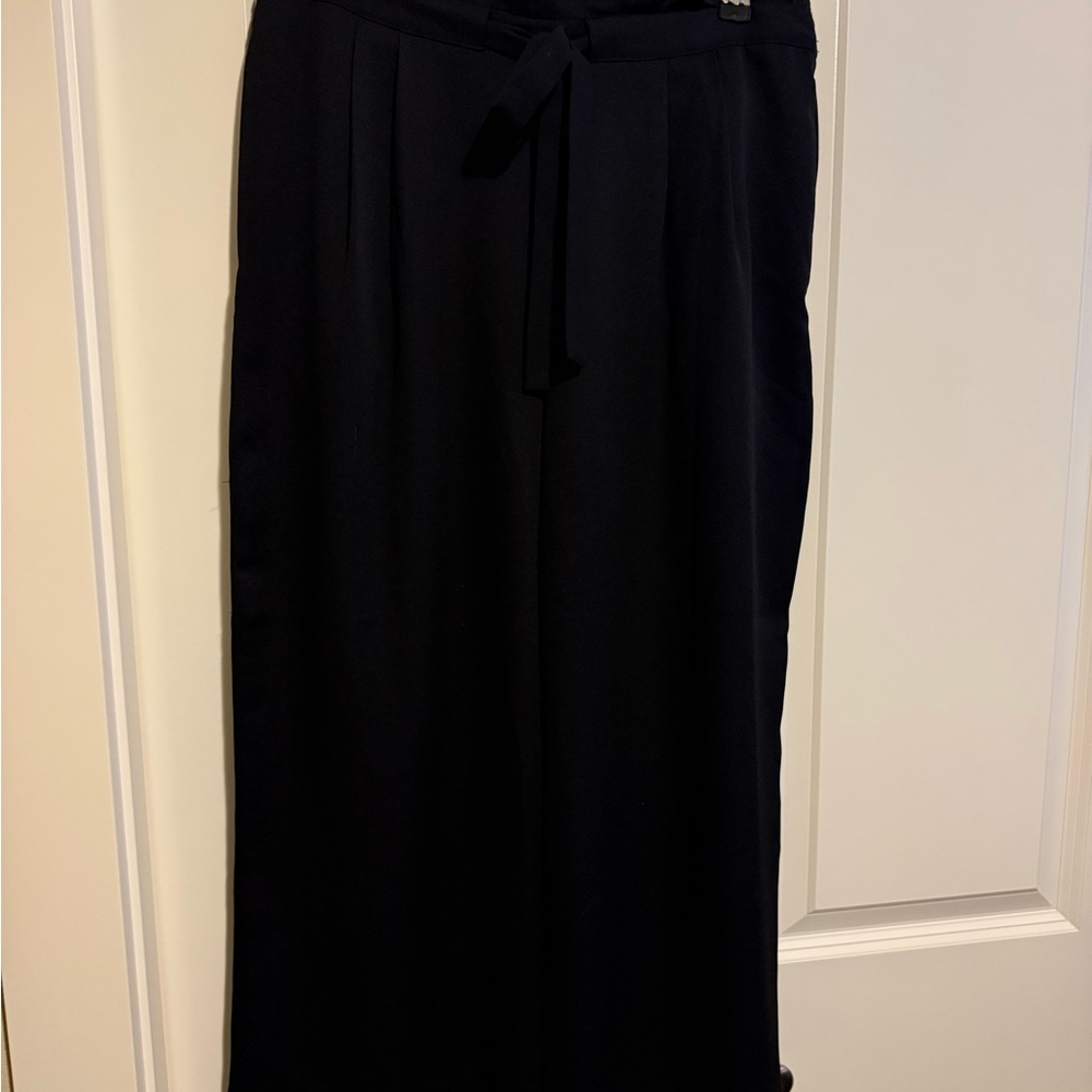 Elegant DR2 Black Wide-Leg Capri Pants